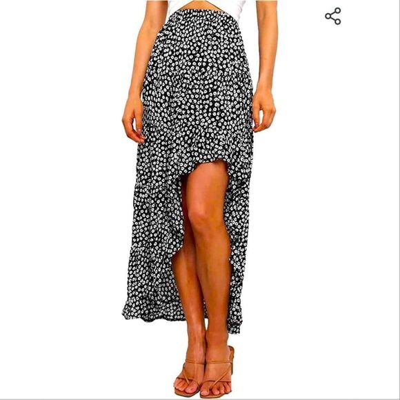 New with tags!  Navy floral high low ruffle skirt. Sz M - Picture 1 of 4